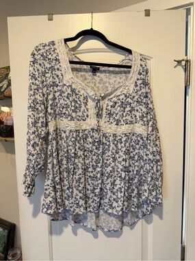 torrid Blue and Cream Floral Lace-Trim Tunic Top
